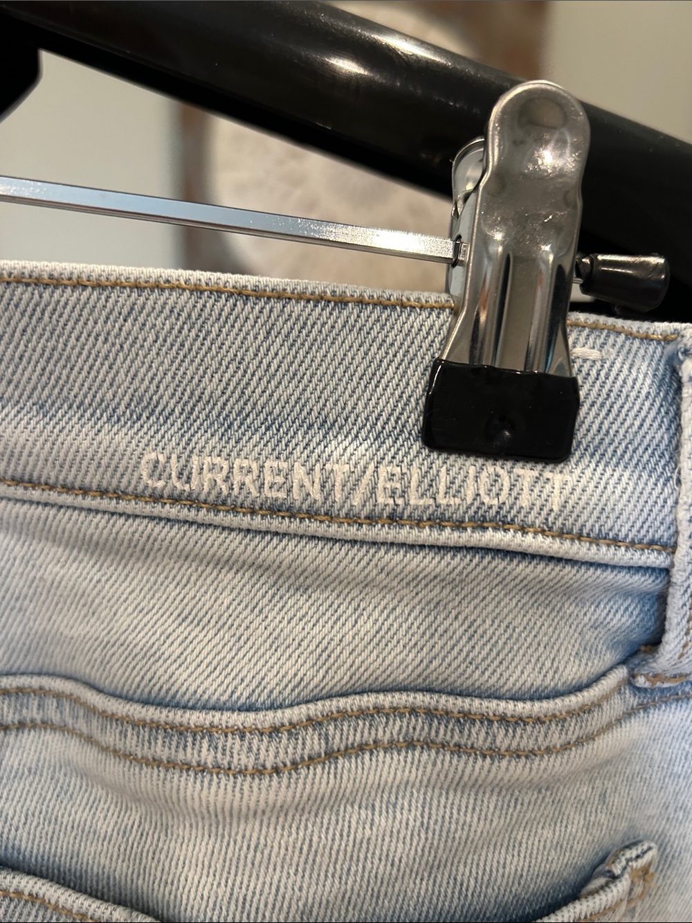 Current/Elliott Light Wash Cropped Straight Jeans / Amazing stretch / sz 26 - Picture 4 of 5